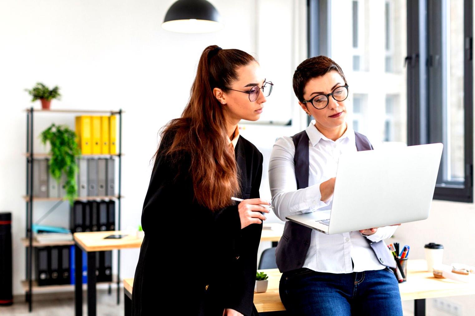 Interface de tableau de bord financier montrant les catégories de dépenses mensuelles